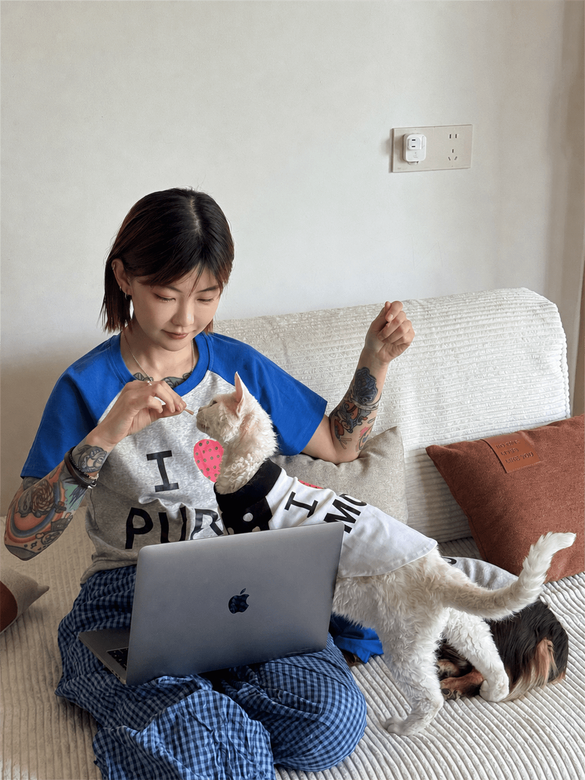 "I ❤️ Mom & Puppy" Matching Pet & Owner Tee Set - Dapper Weenie Co